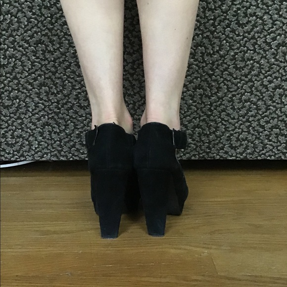 Michael Kors black suede platforms - Picture 5 of 8